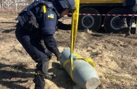 У Києві сапери ДСНС вилучили бойову частину російської ракети "Х-101"