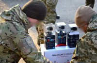 Волонтери передали хмельницьким спецпризначенцям джип і квадрокоптер із камерами
