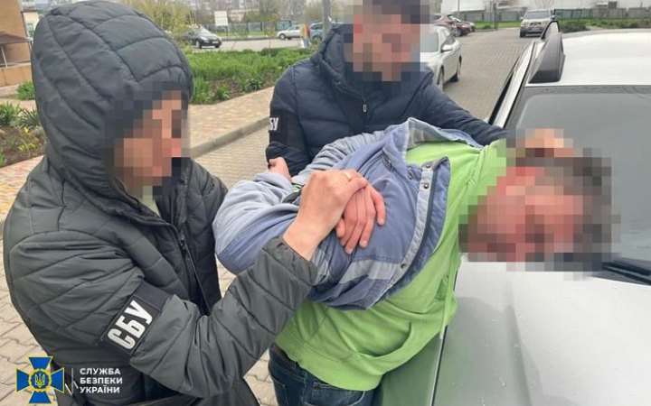 “Зливав” окупантам інформацію про оборону заводів на Одещині, – СБУ затримала інформатора