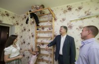 Порошенко в воскресенье пришел в гости к танкисту