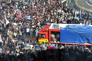Грузинская оппозиция требует от госканала освещать акции протеста