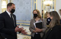 Ермак обсудил с Нуланд усиление роли США в урегулировании конфликта на Донбассе 