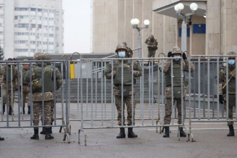 Чрезвычайное положение введено во всем Казахстане. 