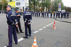 Милиция препятствует шествию оппозиции на Банковую