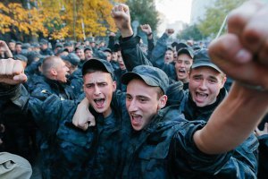 Порошенко: митинг Нацгвардии спровоцировали зарубежные спецслужбы