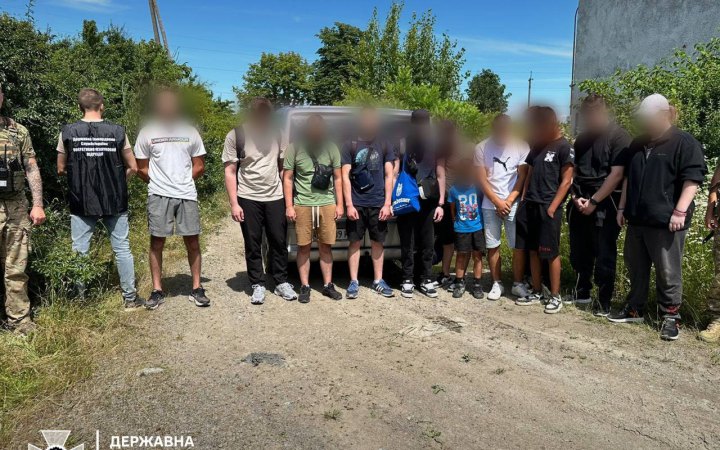 ​На Закарпатті до схеми переправки нелегалів залучили підлітків