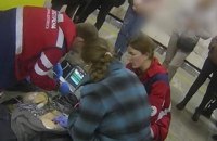 За допомогою дефібрилятора у київському метро врятували ще одне життя