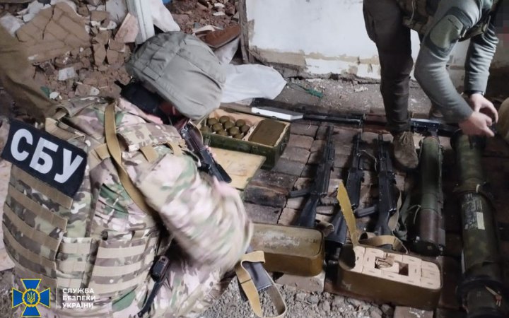 На Луганщині СБУ викрила російський схрон з озброєнням