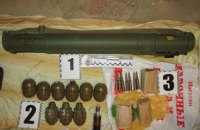 Житель Сум зберігав у підвалі гранатомет і боєприпаси