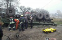 В Запорожье перевернулся военный грузовик, погиб водитель