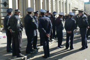 На вулиці Львова вивели підсилені підрозділи міліції 