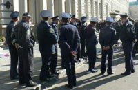 Донецкая милиция подвергла болельщиков мучительным испытаниям