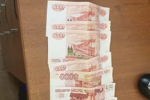 Россиянин за взятку пытался перевезти в Украину два автобуса с людьми