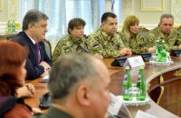 Порошенко назвал количество служащих в украинской армии женщин
