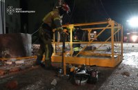 У Житомирі на місці російського удару тривають аварійно-відновлювальні роботи