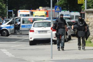 Вооруженный мужчина захватил заложников в центре Сиднея