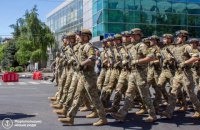 В Мариуполе в годовщину освобождения города от пророссийских оккупантов организовали марш военных, - Аваков