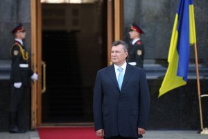 Янукович обязал Азарова написать план работы до президентских выборов