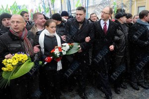 Апазиції до уваги! Проблеми людей вашими недолугими угодами не вирішаться!