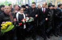 Оппозиция требует от Януковича срочно назвать место и время встречи