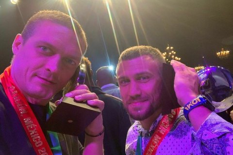 Усик и Ломаченко попали в базу "Миротворца"