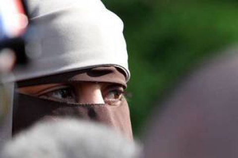 МИД Австрии призвал запретить раздавать Коран на улицах страны