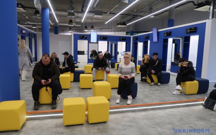 В Чехії для українців відкрився новий центр “Паспортний сервіс” 