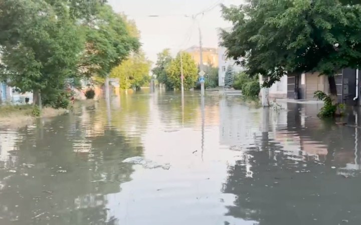 Під час евакуації херсонців росіяни обстріляли мікрорайон Корабел, є потерпілі