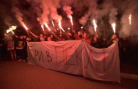 Активисты пришли к дому Луценко из-за смягчения подозрения Мангеру