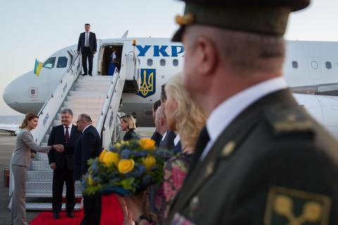 Порошенко прилетел в Грузию