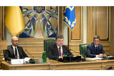 Порошенко разрешил губернаторам идти на выборы