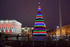 Янукович зажжет елку в день саммита с ЕС