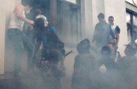 В Луганскую ОГА попала тепловая ракета: возник пожар (Обновлено)