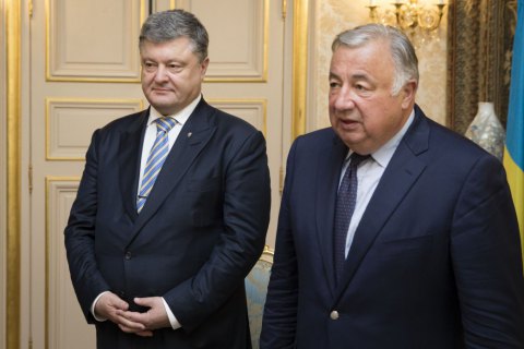 Порошенко пригласил французских сенаторов посетить Донбасс