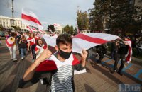 В Киеве активисты пришли под посольство Беларуси с требованием отставки посла