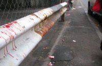 В Киеве возле рынка "Юность" водитель гнал против одностороннего движения и сбил мужчину
