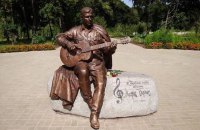 В Нежине исчез памятник Марку Бернесу 