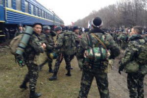 В Киев стягивают 1,5 тыс. десантников и 400 морпехов, - журналист