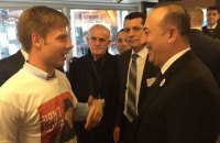 Украинский нардеп принес на сессию ПАСЕ футболки с надписью "Не слушайте российскую пропаганду"
