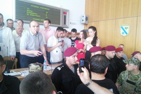 В Ровенский облсовет прибыл спецназ из-за беспорядков