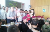 В Ровенский облсовет прибыл спецназ из-за беспорядков
