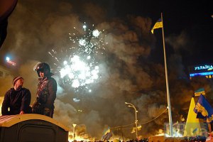 Активисты выцепили из толпы силовиков четырех "беркутовцев"