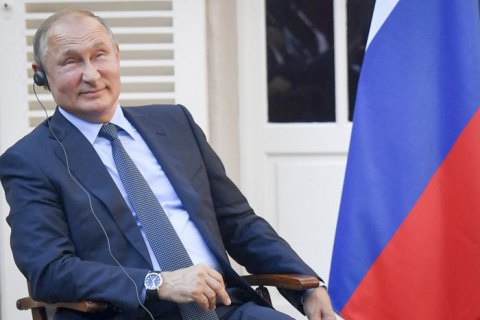 В России на аукционе продали автограф Путина