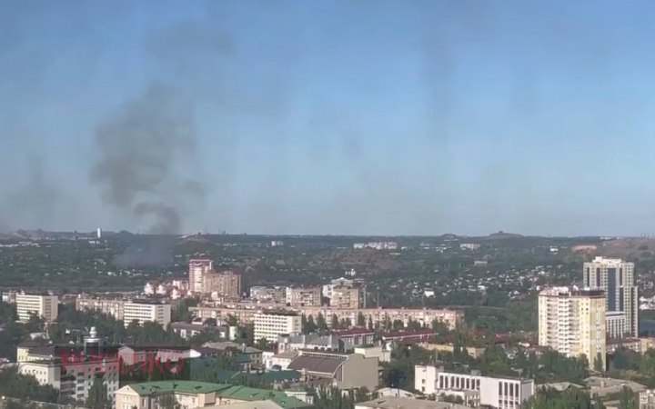 У Донецьку пролунав потужний вибух, спалахнула пожежа