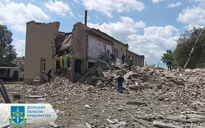 Росіяни обстріляли школу на Донеччині, загинули вчителька і бухгалтерка закладу (оновлення)