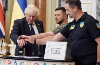 Зеленський і Джонсон погасили марку "Вільні. Незламні. Непереможні"
