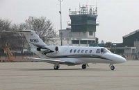 В сгоревшем в калифорнийском аэропорту самолете найдены четыре тела