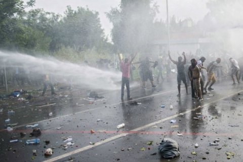 Венгрия разрешила армии применять силу против мигрантов