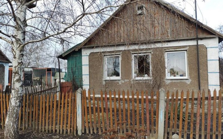 Унаслідок обстрілів Донеччини пошкоджені будинки, школа та частина ДСНС