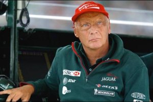 Лауда: "Мерседес" не интересуется Феттелем